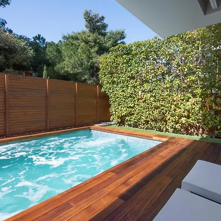 Elegant And Private Living By Neuvel Athens